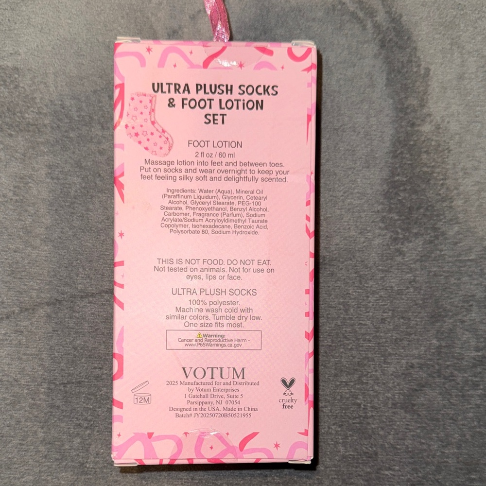 Simple Pleasures- Candy Dream Ultra Plush Socks & Foot Lotion Gift Set 🎀🧦 - Picture 4 of 9